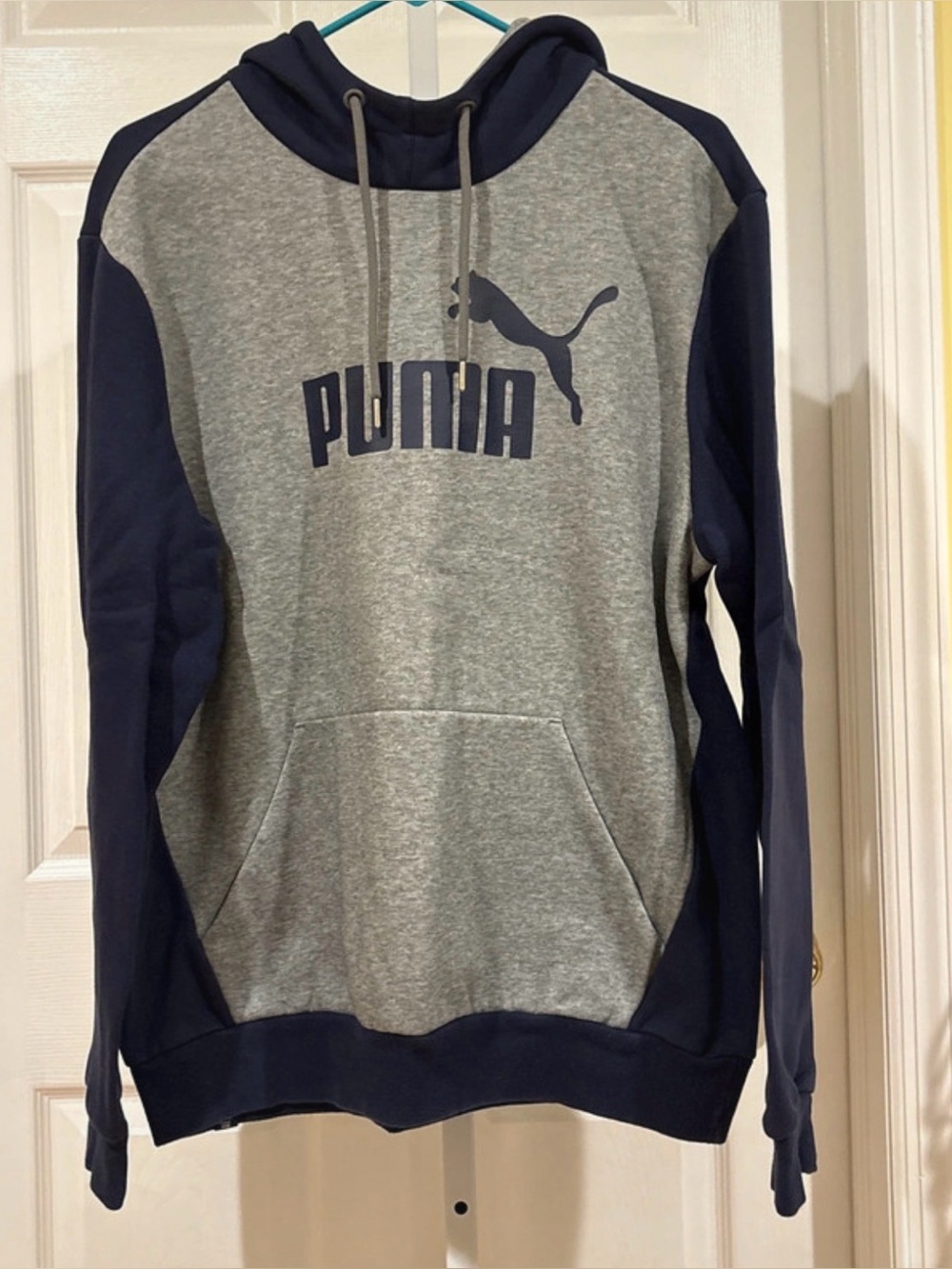 NWOT Men’s PUMA Grey/Navy Hoodie Large